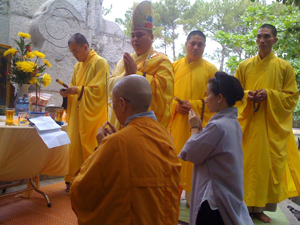 Phổ Hiền pagoda holds a requiem ceremony at Truong Son cemetery